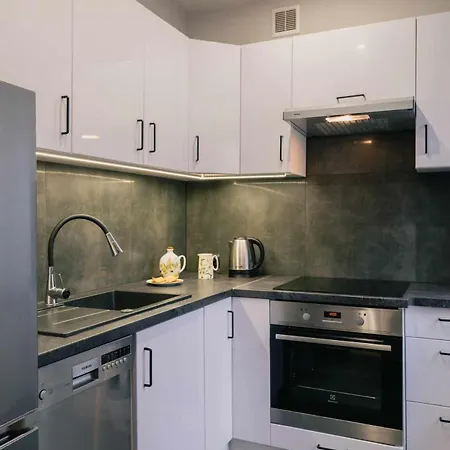 Apartment Pod 13 *